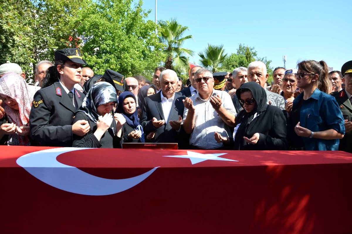 Şehit Üsteğmen Kargın son yolculuğuna uğurlandı