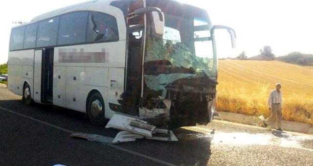 Manisa'da otobÃ¼s ve minibÃ¼s Ã§arpÄ±ÅtÄ±: 6 Ã¶lÃ¼, 8 yaralÄ± ile ilgili gÃ¶rsel sonucu