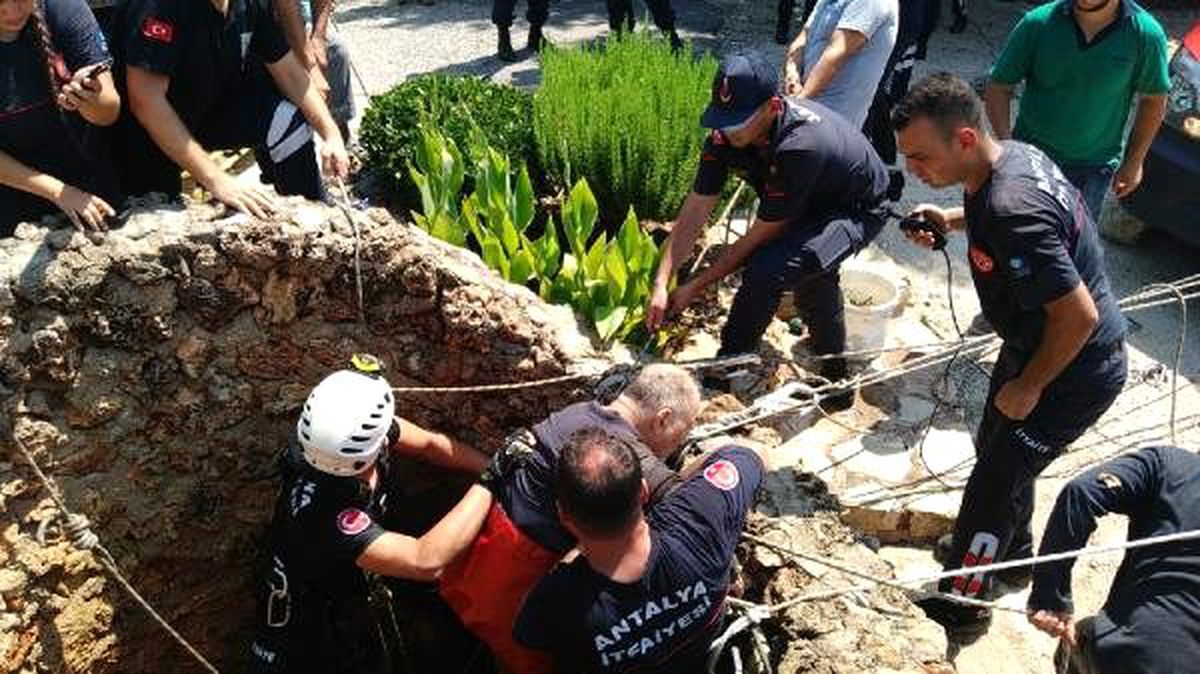 Su kuyusuna düşen Alman, 1,5 saatte kurtarıldı