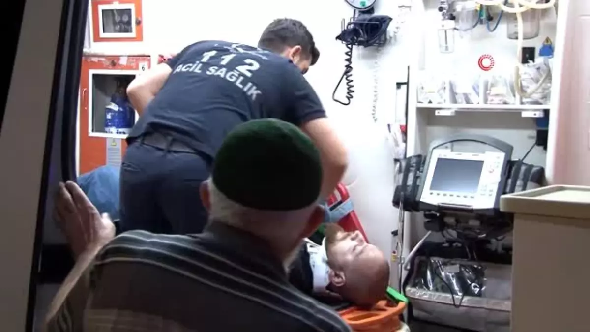 Sürücü kalp spazmı geçirdi, panelvan halk otobüsüne çarptı: 4 yaralı