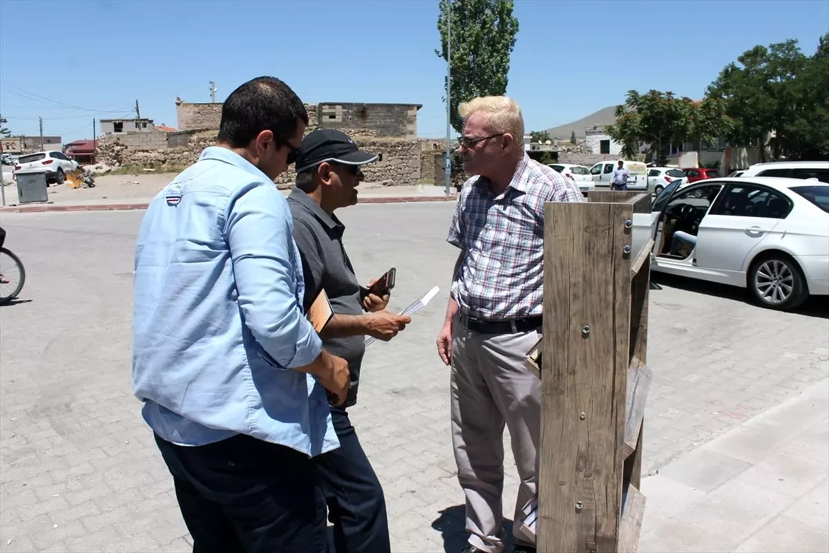 Turistlere kendi dillerinde hazırlanan Kur\'an-ı Kerim hediye ediliyor