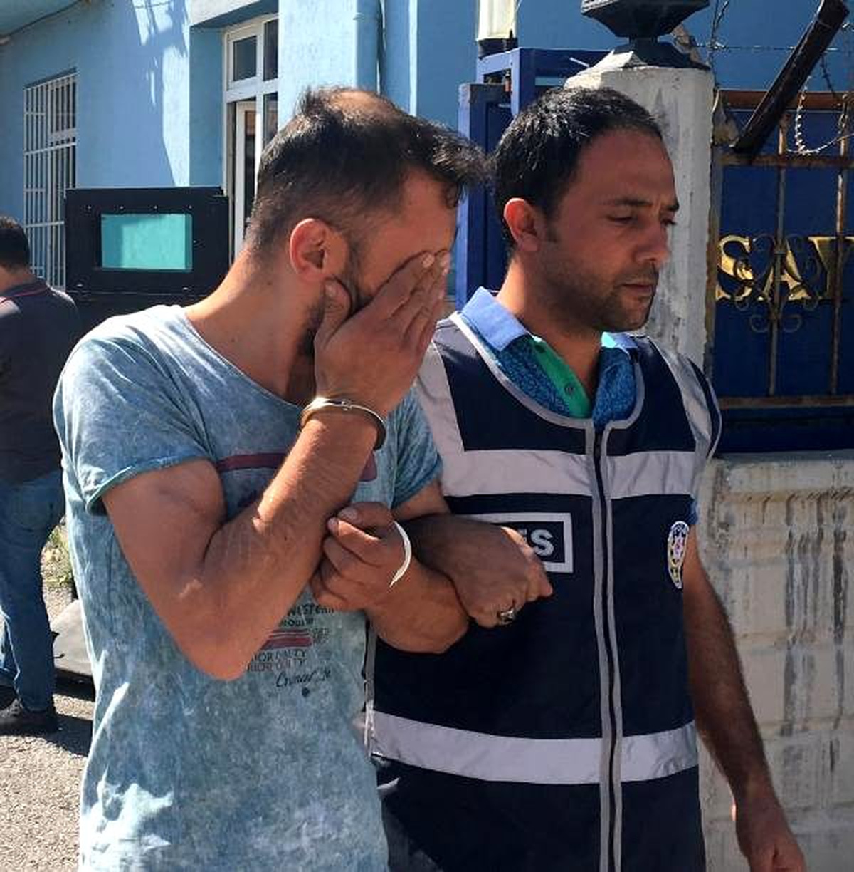 Uyuşturucu alabilmek için su saatlerini çalmış