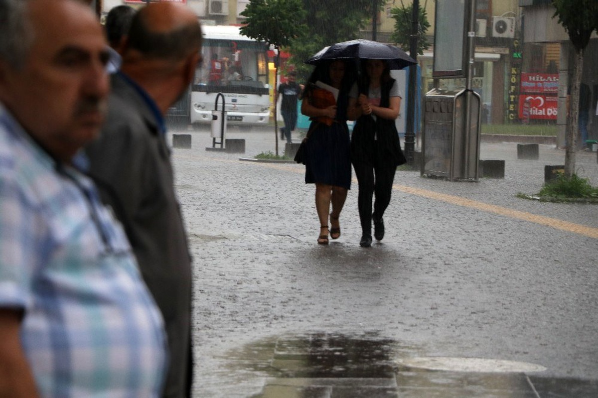 Vatandaşlar etkili olabilecek yağışlar için uyarıldı