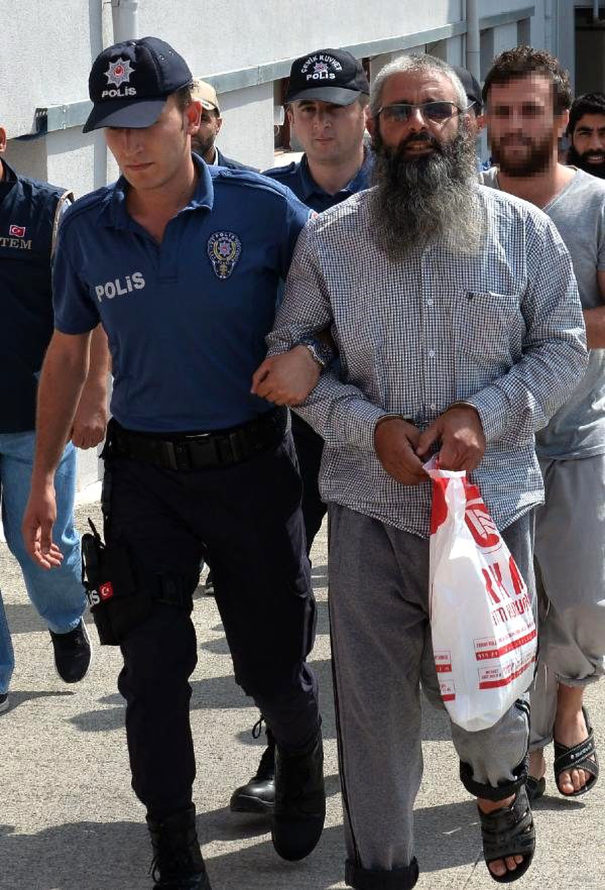 Adana\'da DEAŞ ile korkutup haraç alan sözde \'emir\' yakalandı