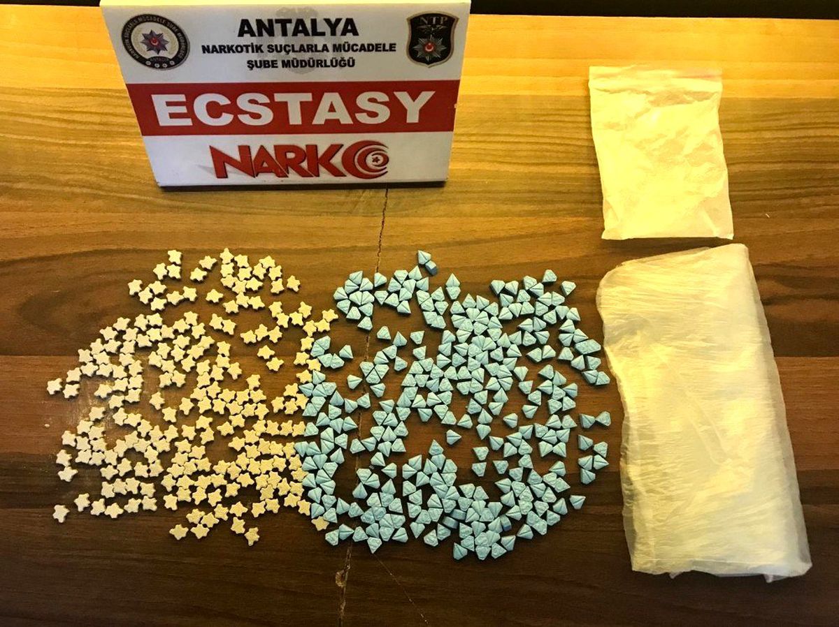 Antalya\'da uyuşturucu operasyonuna tutuklama