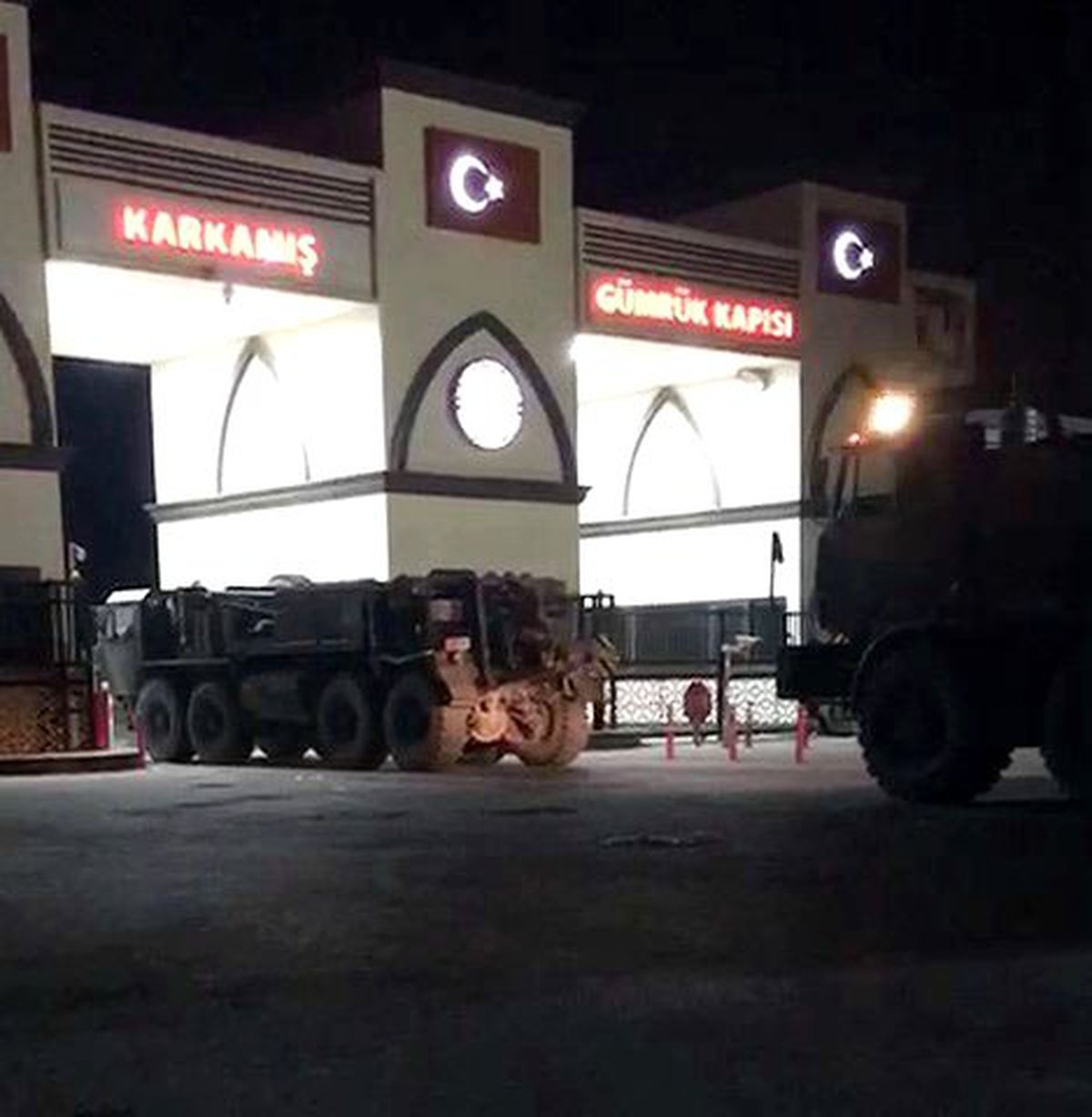 Askeri sevkıyatlar gece gündüz devam ediyor