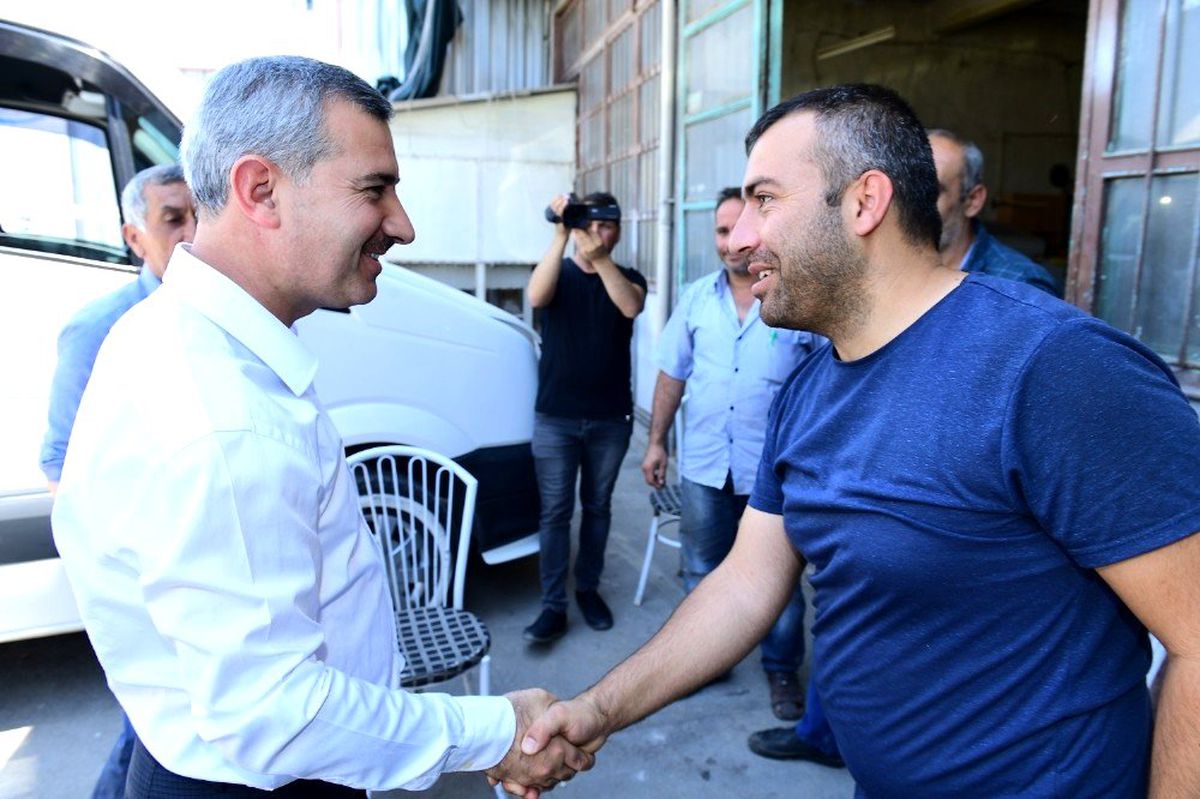 Başkan Çınar, esnafları ziyaret ederek sorunları dinledi