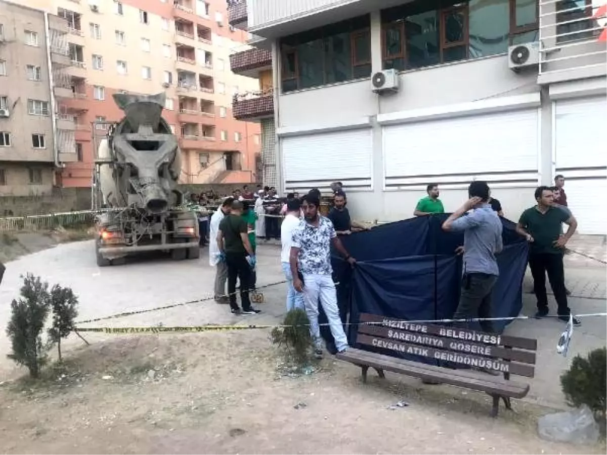 Beton mikserinin çarptığı kadın öldü