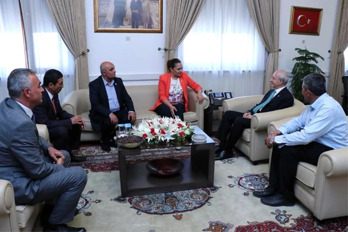 CHP\'li Belediye Başkanları Kılıçdaroğlu\'nu ziyaret etti