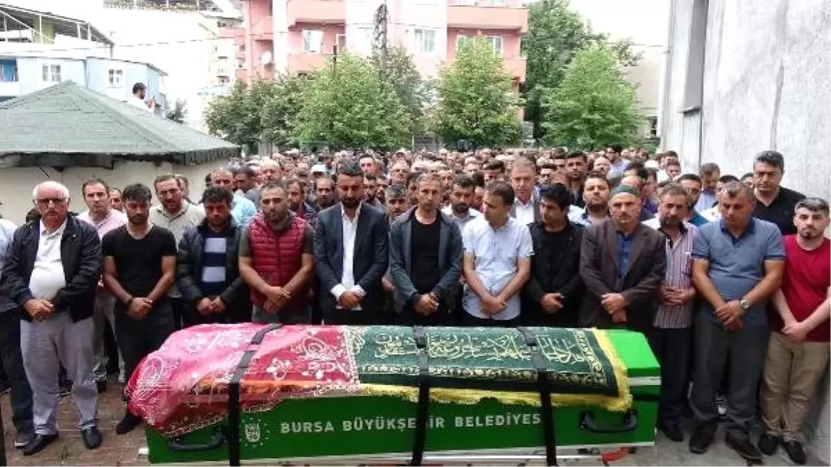 Düğün öncesi nişanlısının döverek öldürdüğü Songül, toprağa verildi