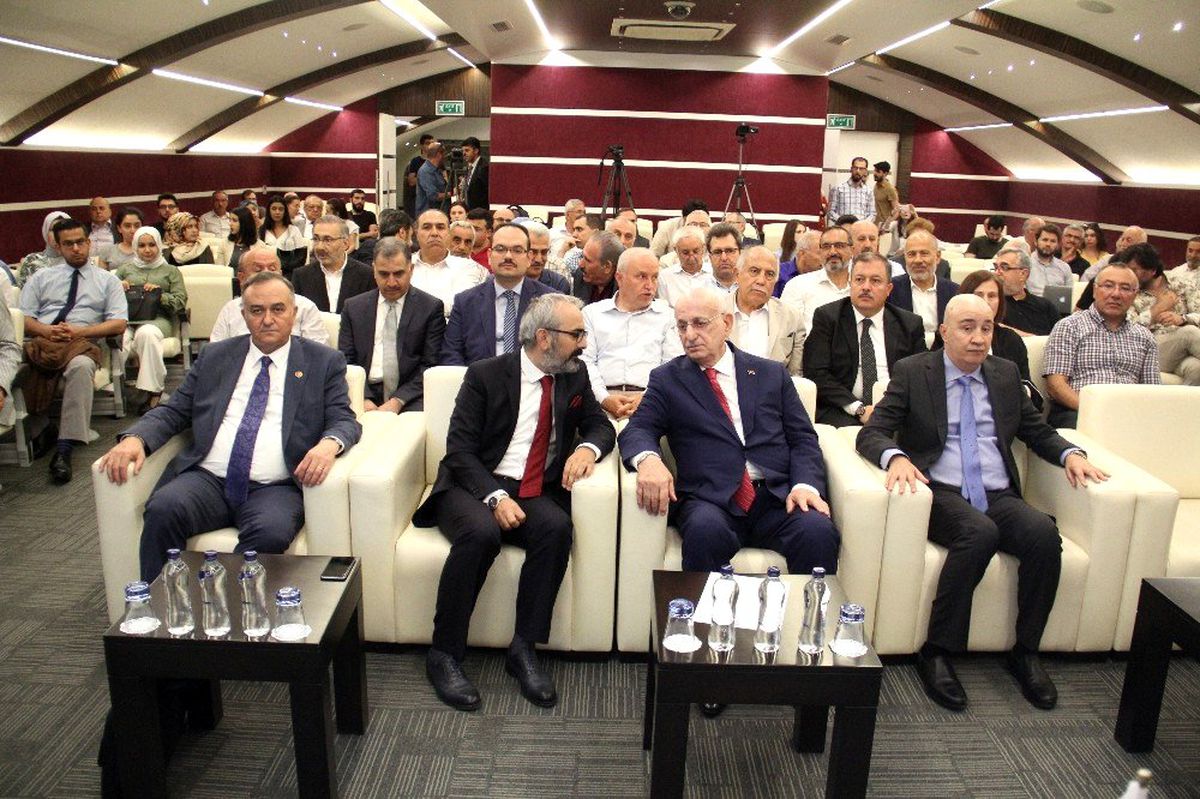 Eski TBMM Başkanı Kahraman: "15 Temmuz gecesi milli bir direniş meydana geldi."