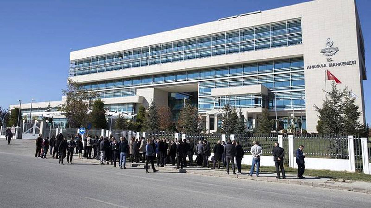 AYM: \'FETÖ\' tutuklusuna kardeşinin cenazesine gitmesine izin verilmemesi hak ihlalidir