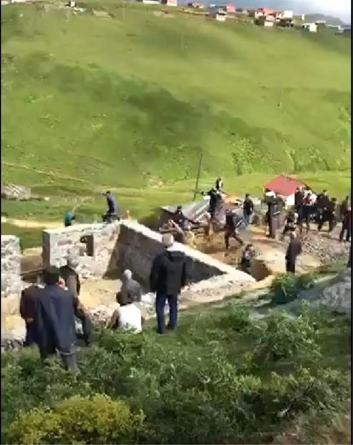 Gümüşhane\'de kaçak yapı yıkımında arbede: 5 gözaltı