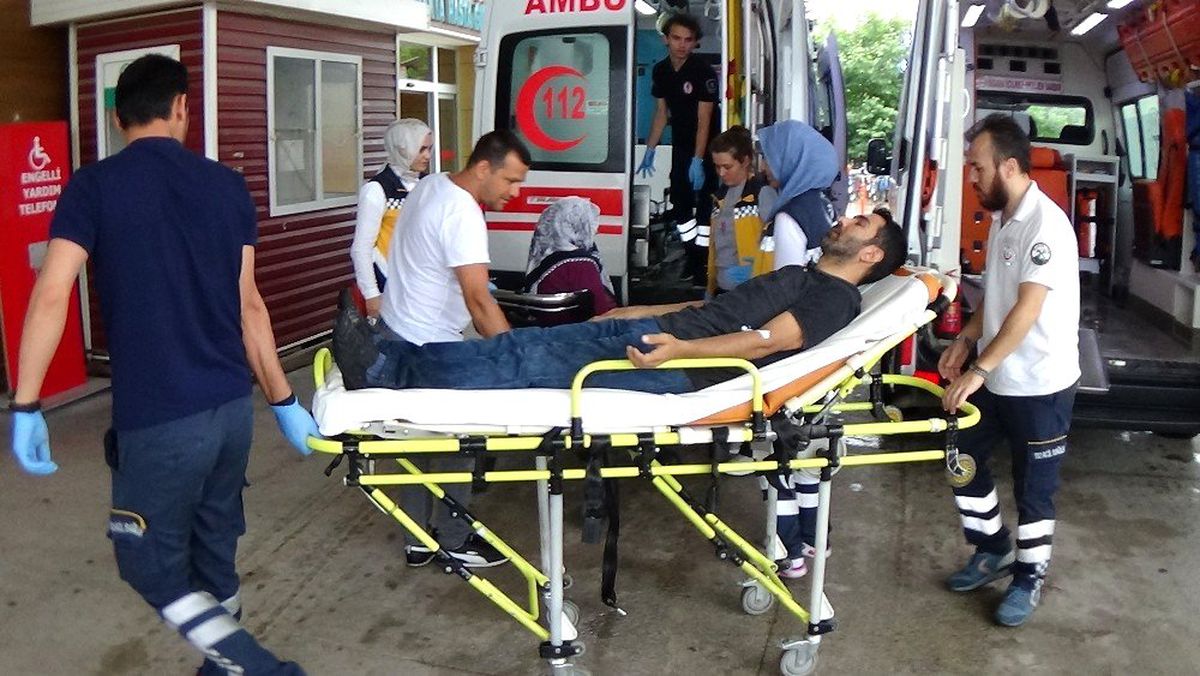 İnegöl\'de kazalar peş peşe geldi: 12 yaralı