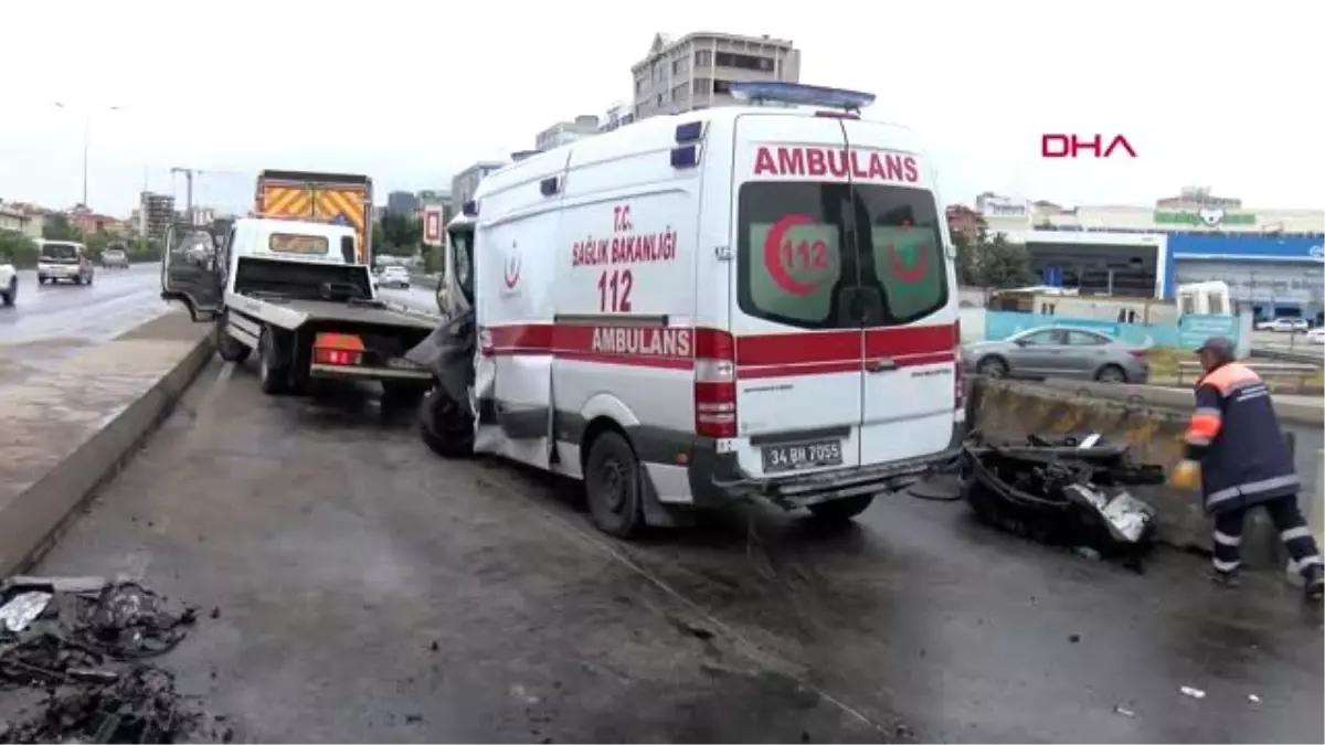 İSTANBUL- ATAŞEHİR D-100 KARAYOLU\'NDA AMBULANS KAZA YAPTI 3 YARALI