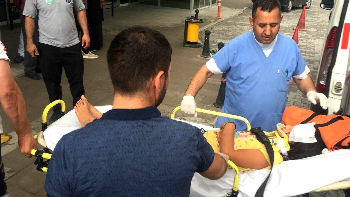 Konya\'da kamyonetle otomobil çarpıştı: 8 yaralı