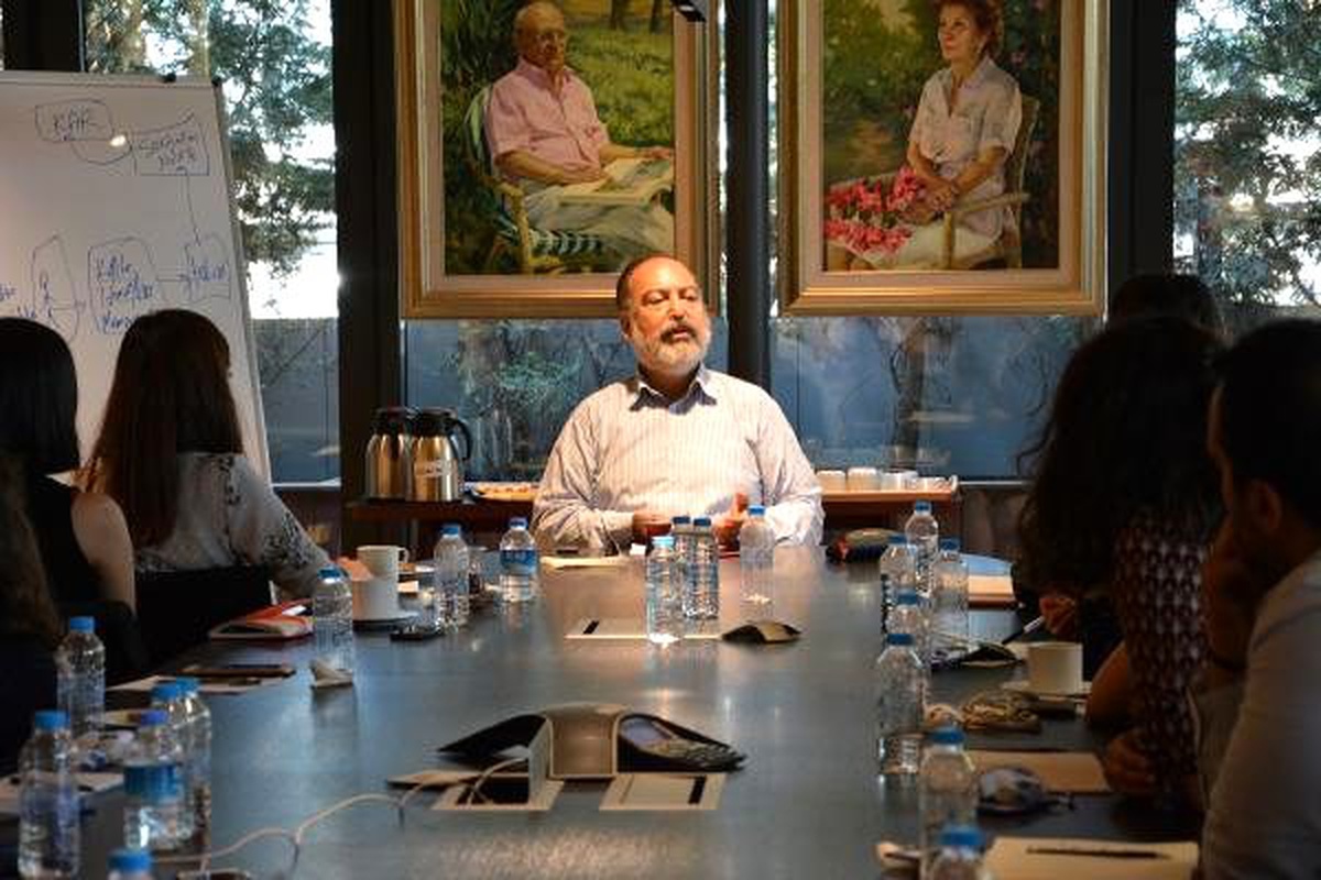 Mehmet T. Nane\'den iş dünyasına çağrı: Okula değil, kişisel özelliklere bakın