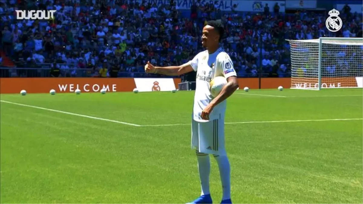 Militao Bernabéu\'nun Pitchinde Adımlar