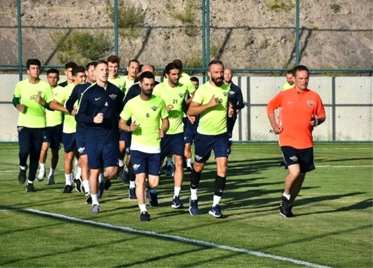 (Özel haber) Mehmet Altıparmak: "Hedefimiz şampiyon olup, Süper Lig\'e geri dönmek"