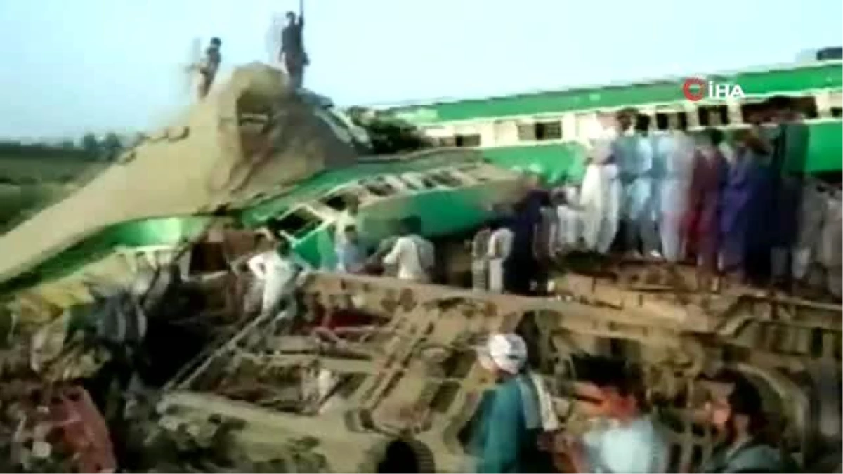 Pakistan\'da Tren KazasıEn Az 11 Ölü