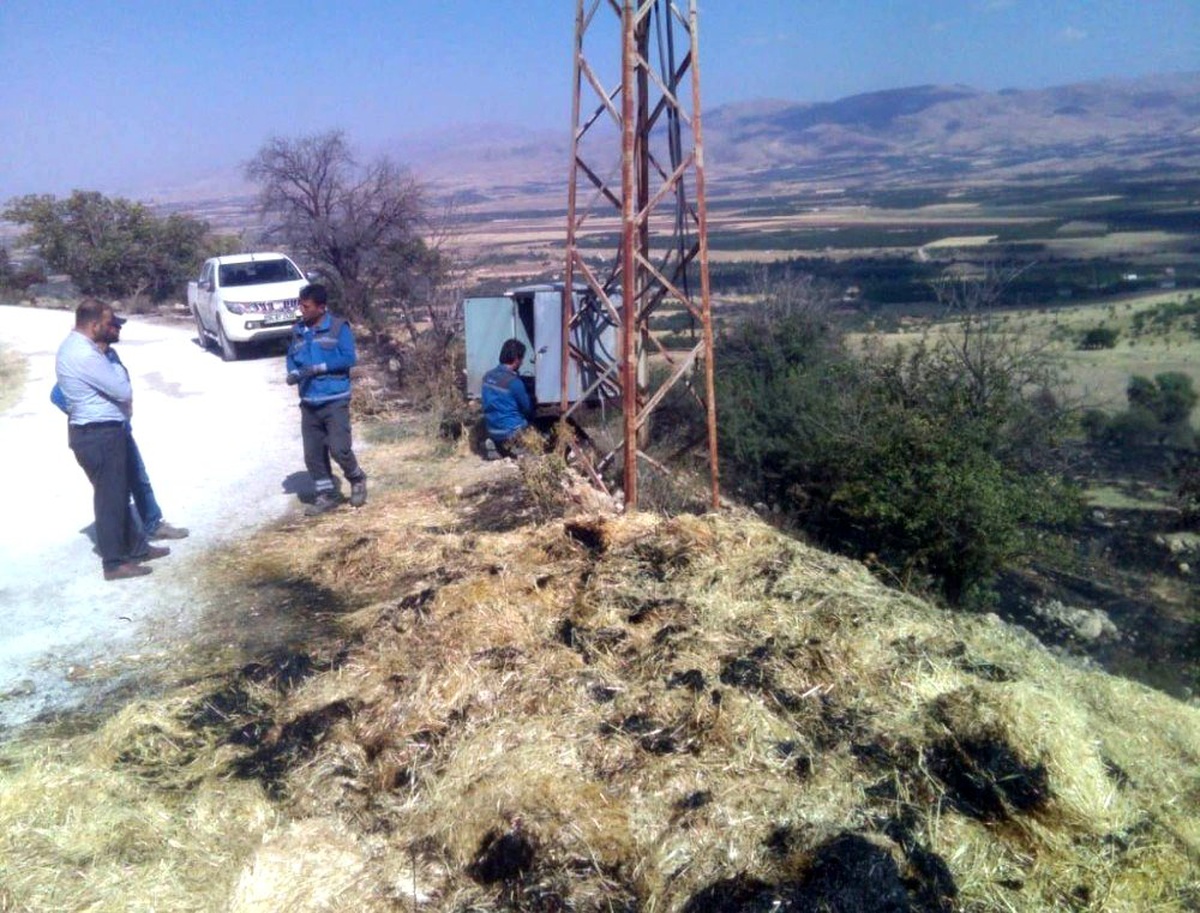 Peş peşe meydana gelen yangınlar mahalleliyi tedirgin etti