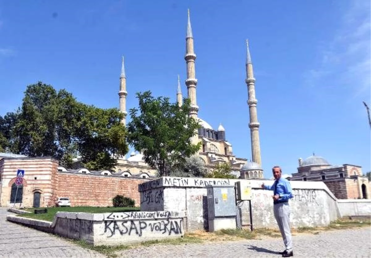 Selimiye Camisi\'nde görüntü kirliliği