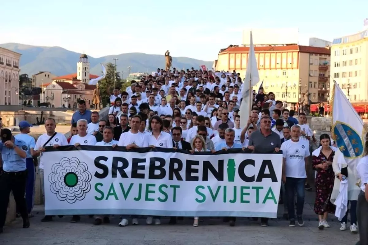 Üsküp\'te Srebrenitsa soykırımı için yürüyüş düzenlendi