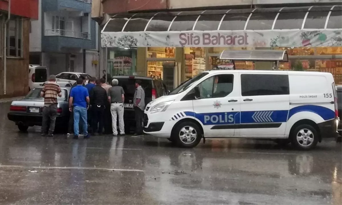 Yol vermeme tartışmasında bir kişi bıçaklandı