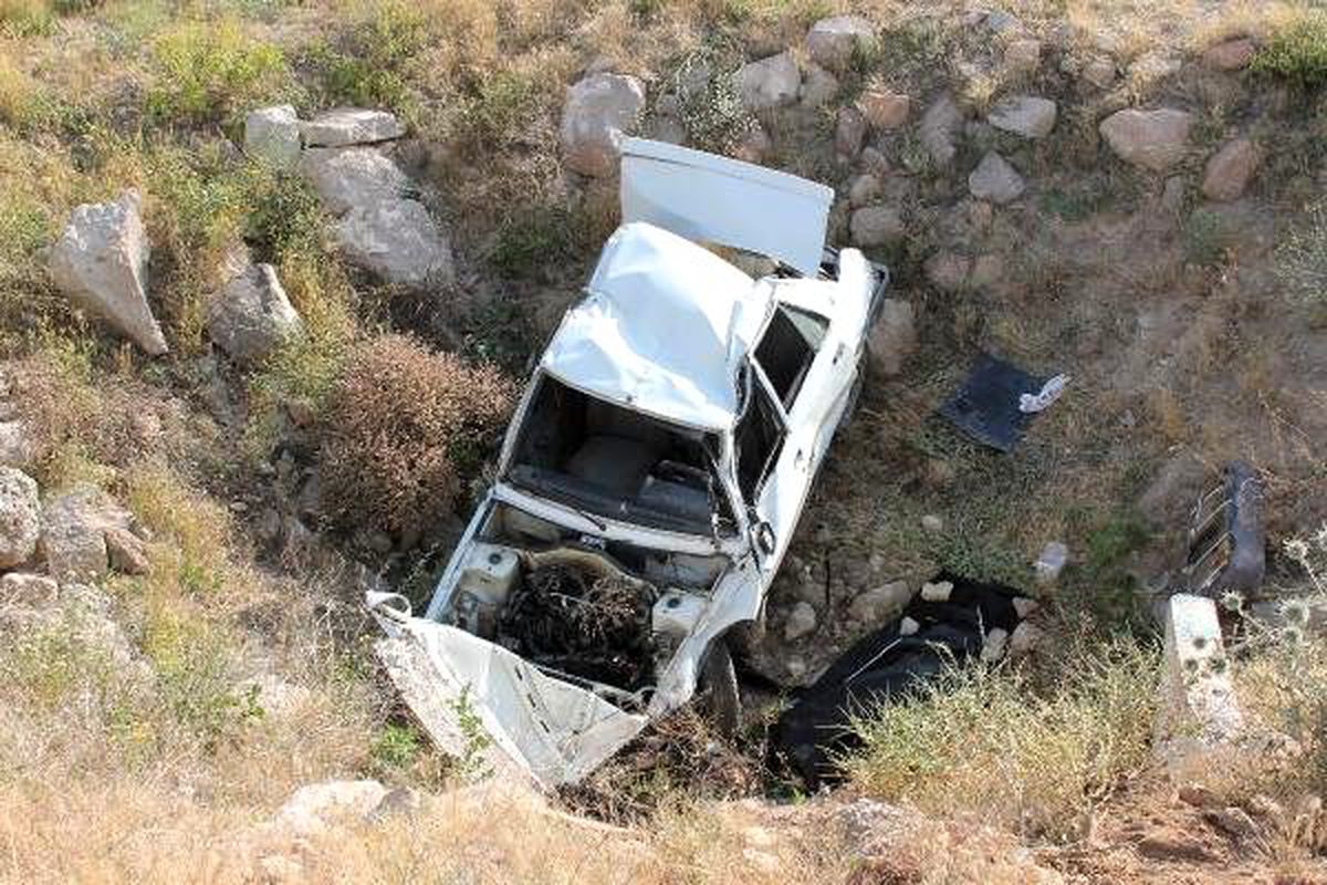 Aksaray\'da otomobil şarampole yuvarlandı: 1 ölü
