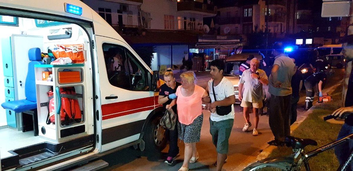 Antalya\'da alkollü İngiliz kadın ortalığı birbirine kattı