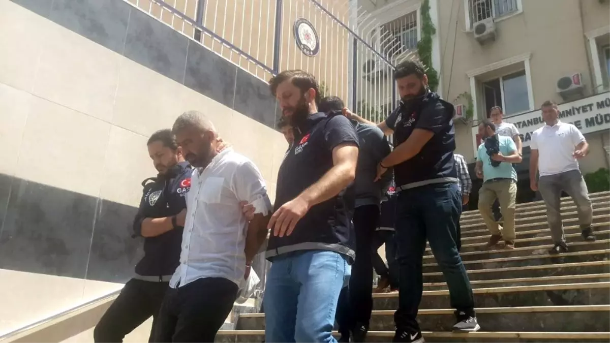 ATM\'den para çeken Libyalının gasp edildiği anlar kamerada