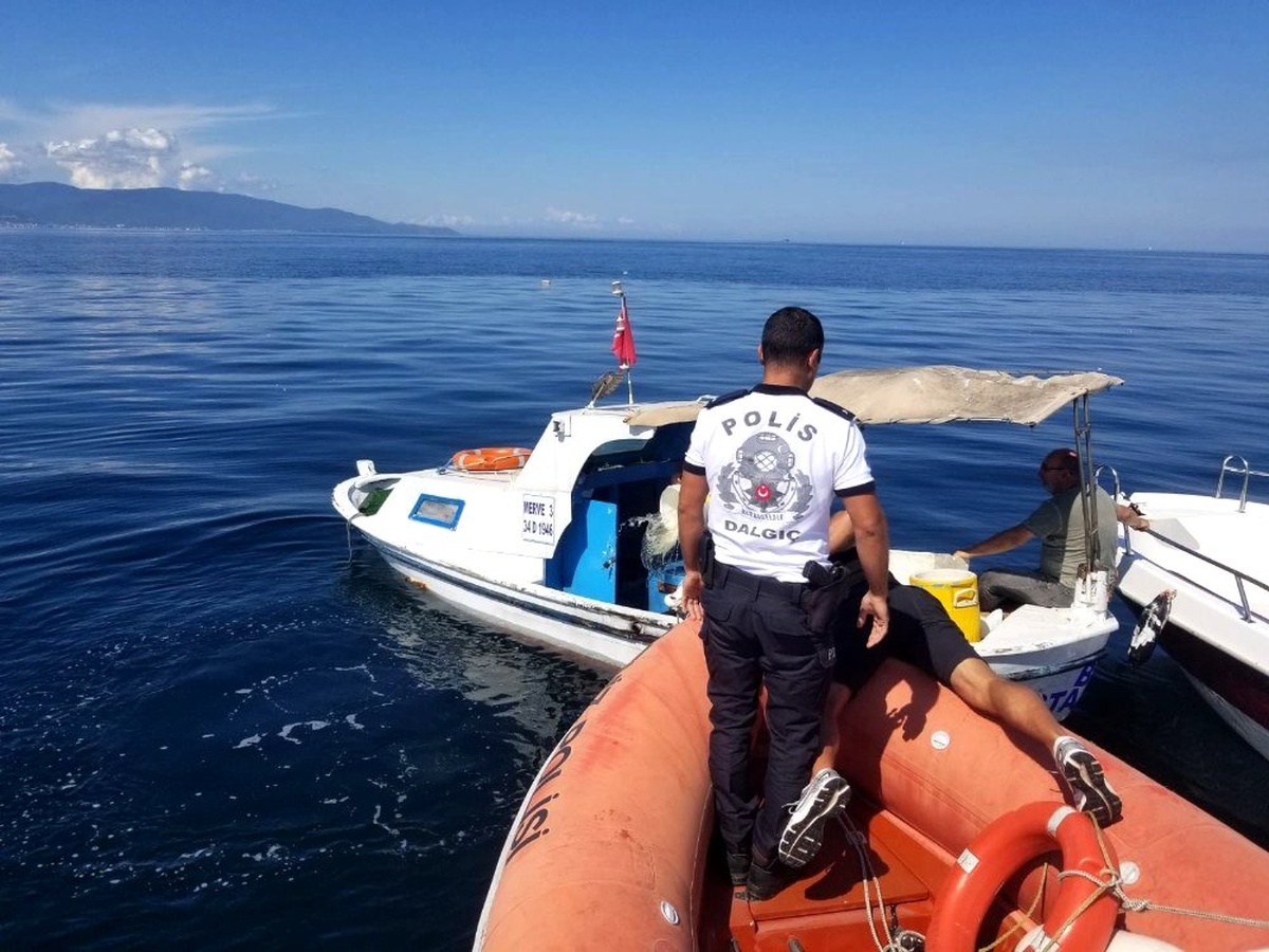 Batan teknenin imdadına deniz polisi yetişti