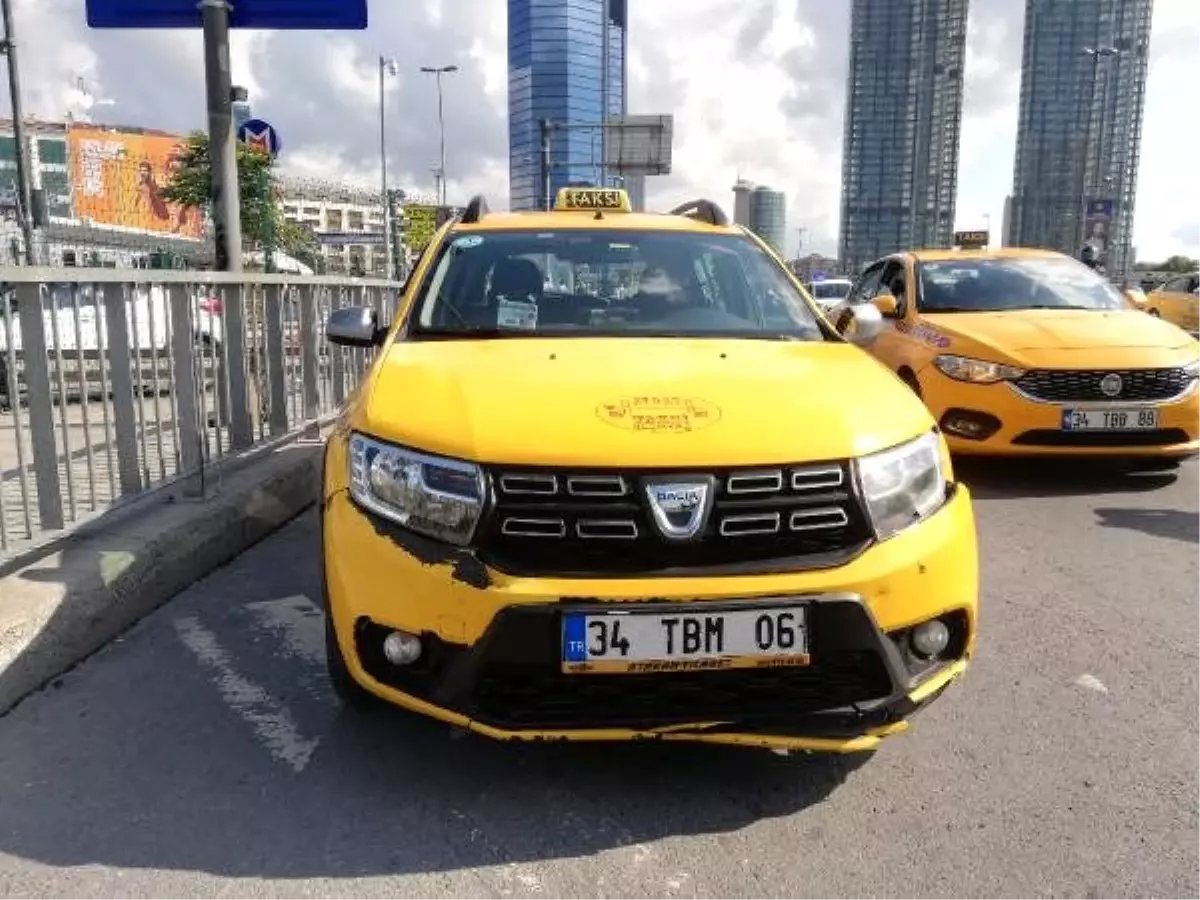 Beşiktaş\'ta trafik polisine çarpan taksici gözyaşlarına boğuldu