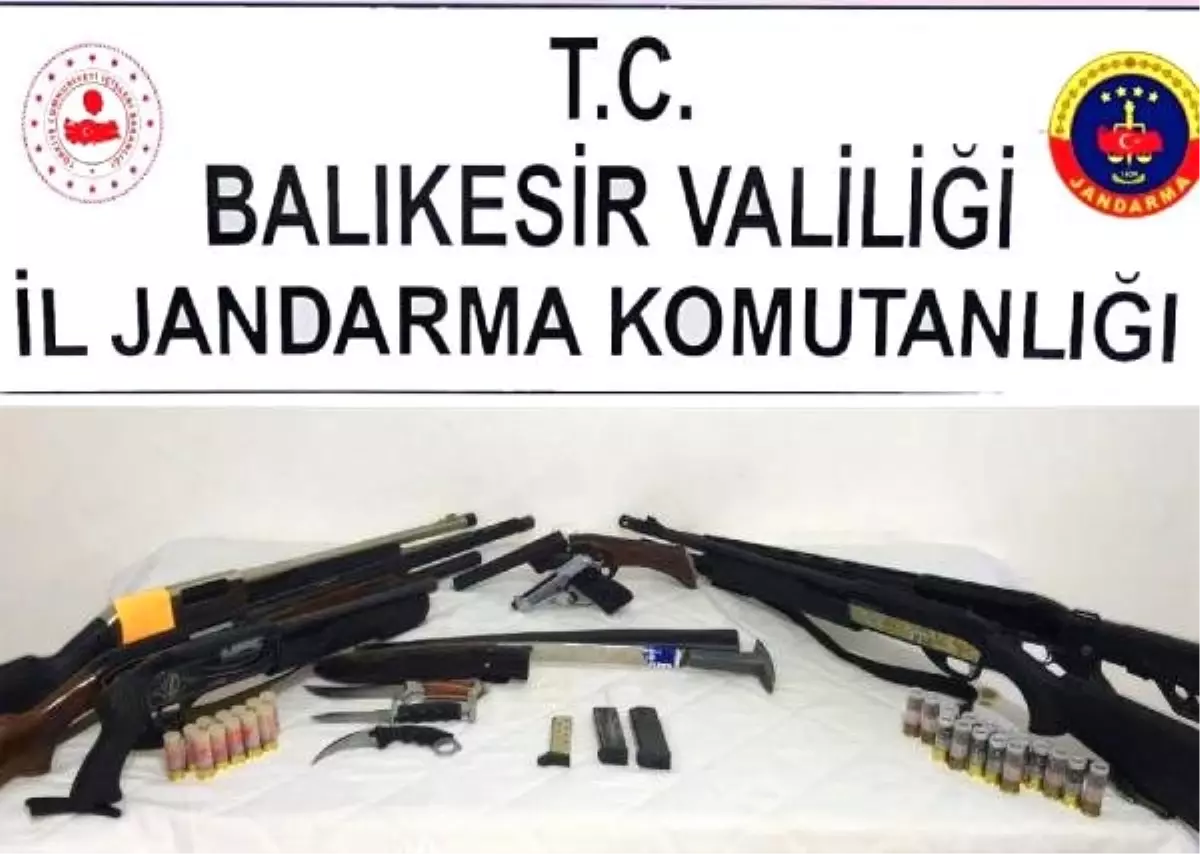 Bigadiç\'te jandarmadan ruhsatsız silah operasyonu