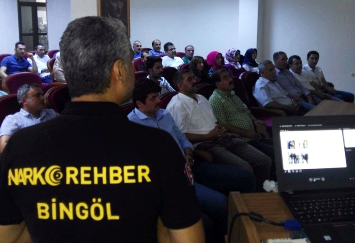 Bingöl\'de sağlıkçılara uyuşturucuyla mücadele semineri