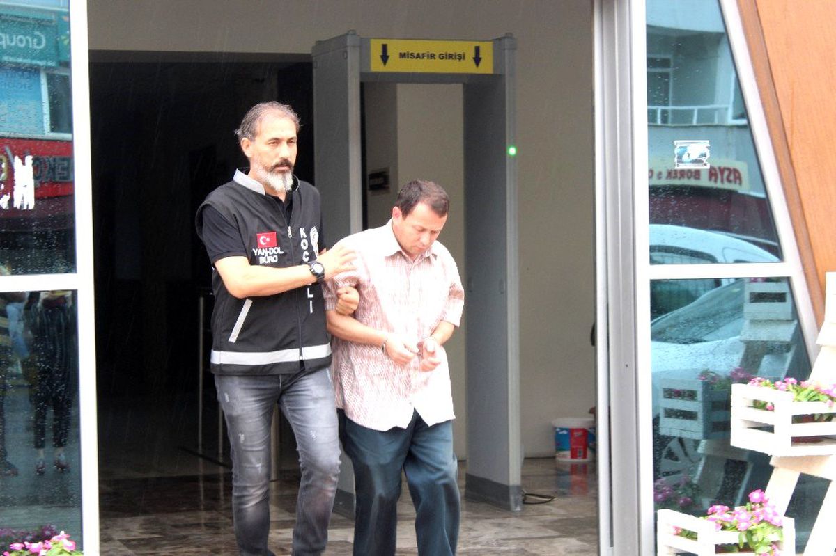Çaldıklarını polis ekiplerine satmaya çalışırken yakalandı