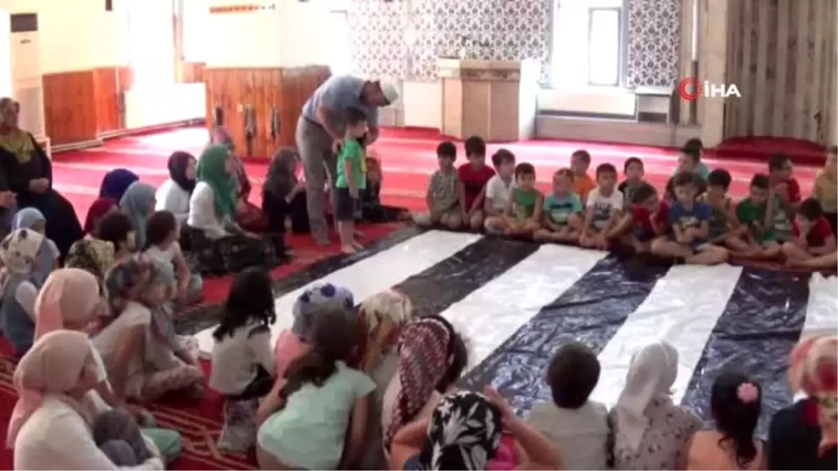 Camide hem Kuran hem de trafik kurallarını öğreniyorlar