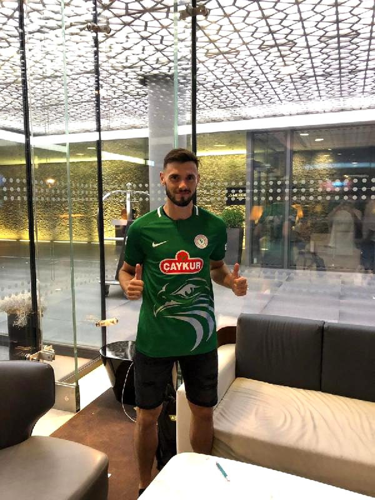 Çaykur Rizespor, Amedej Vetrih\'i transfer etti