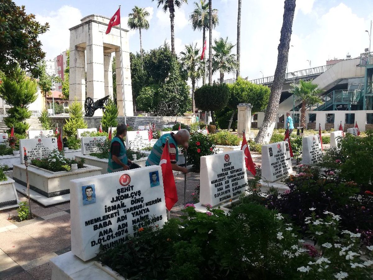 Denetimli serbestlik yükümlüleri, Tarsus Şehitliğini temizledi