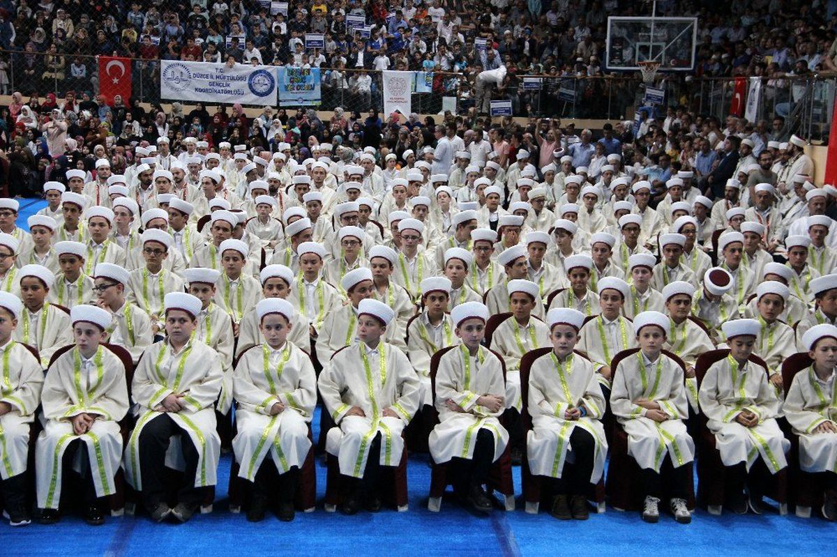 Düzce\'de 300 öğrenci daha hafız oldu