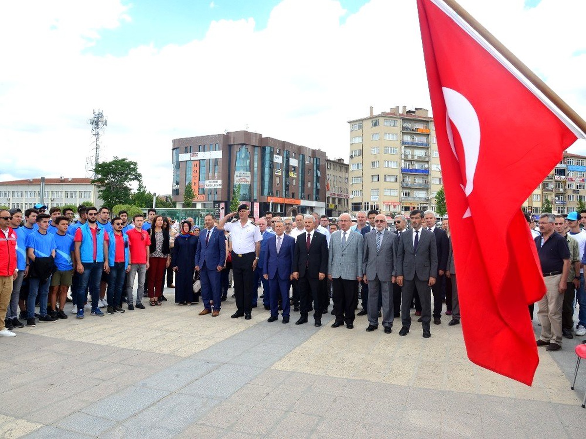 Hain darbe girişiminin yıl dönümü fotoğraflarla halka anlatılıyor