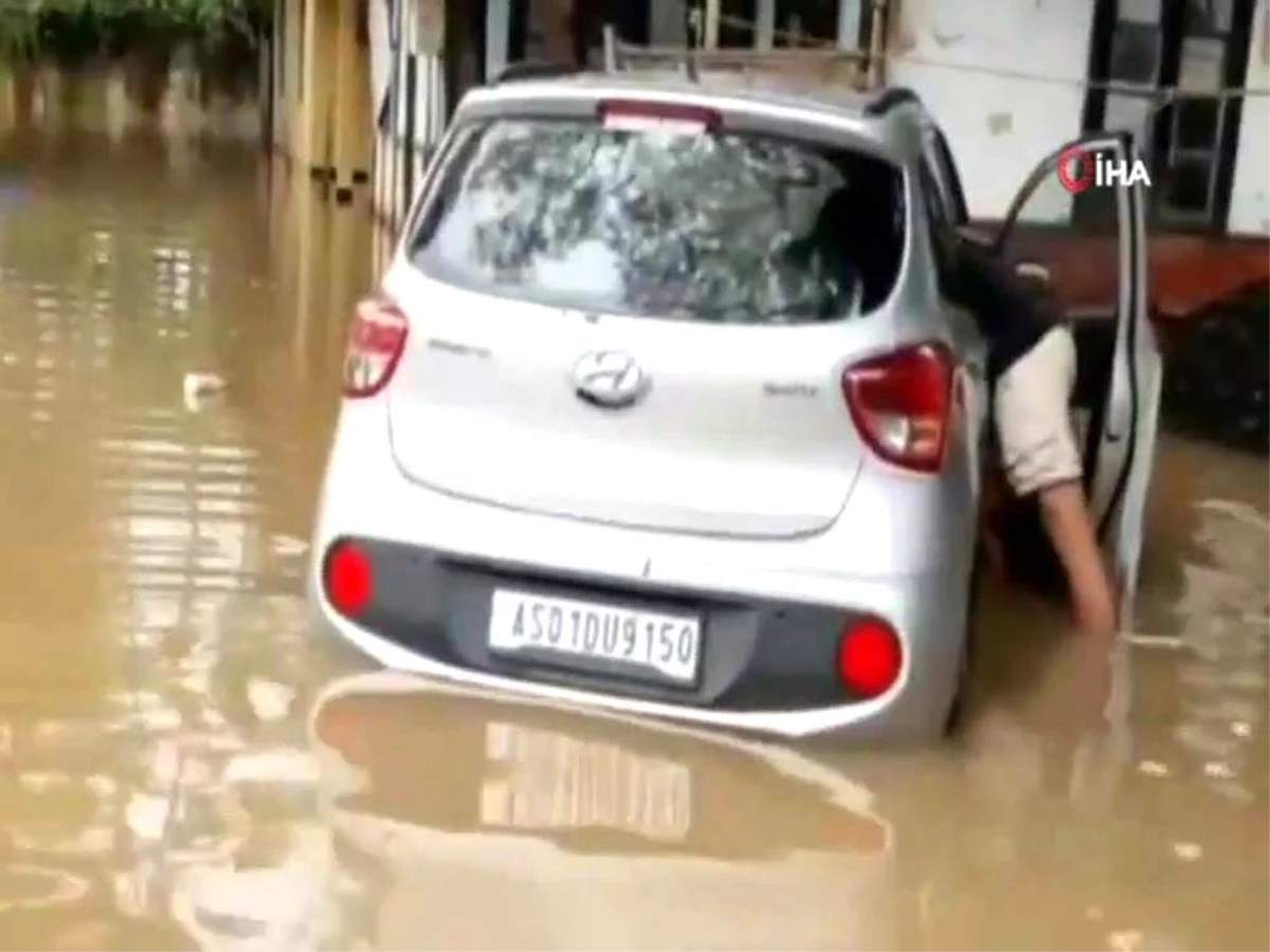 Hindistan\'da sel felaketi: 3 ölü, onlarca kayıp