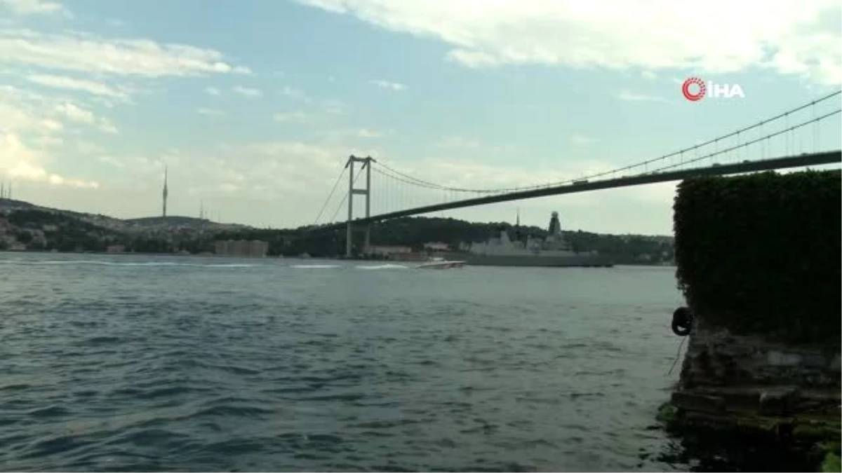 İngiliz savaş gemisi İstanbul Boğazı\'ndan geçti