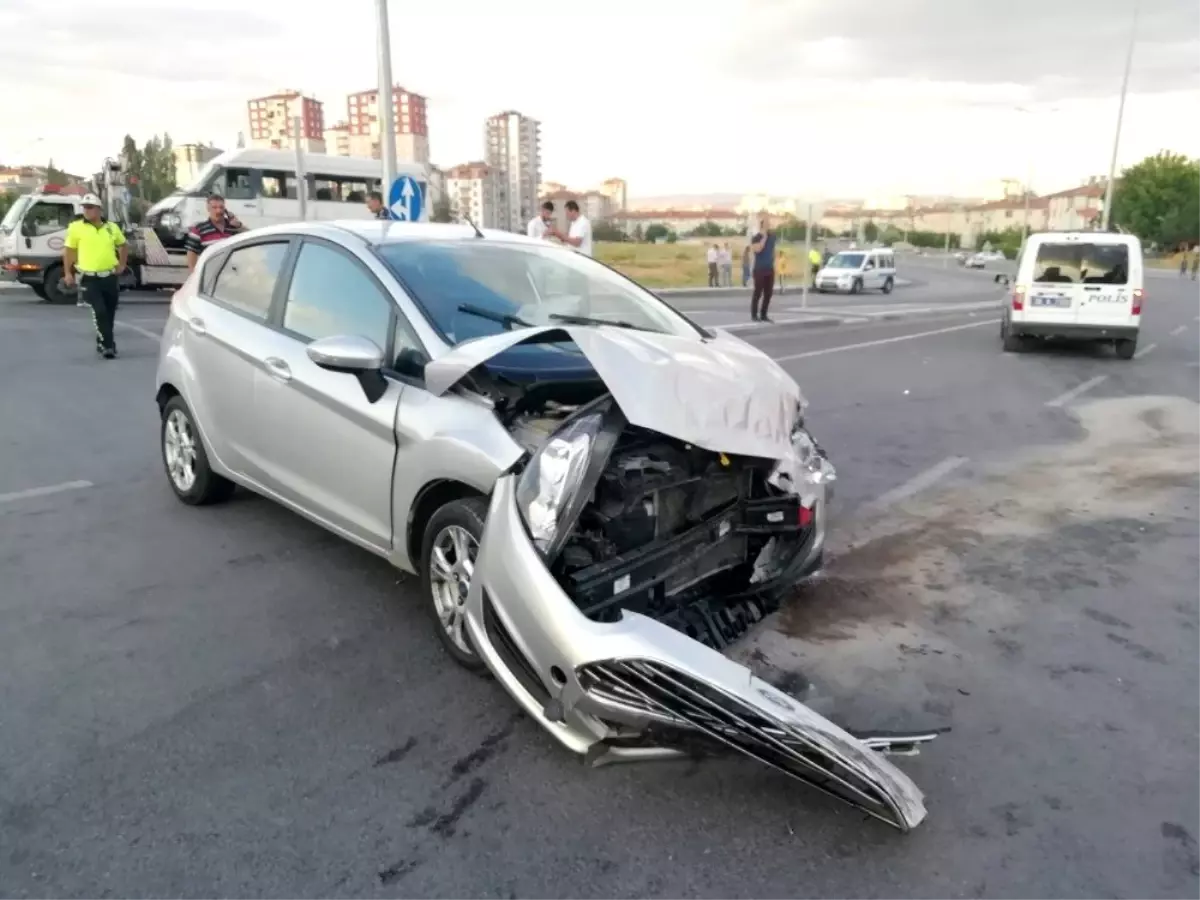 İşçi servisi kaza yaptı: 10 yaralı