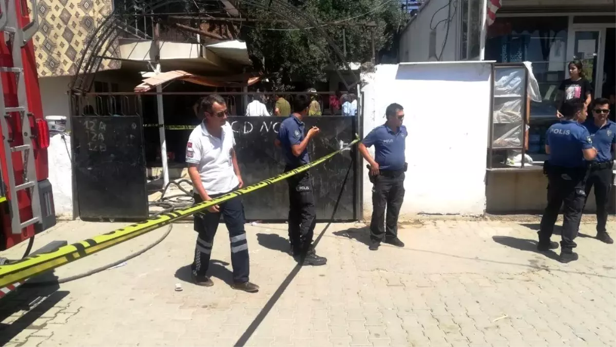 İzmir\'deki yangında can pazarı: 1 çocuk öldü, anne ağır yaralı