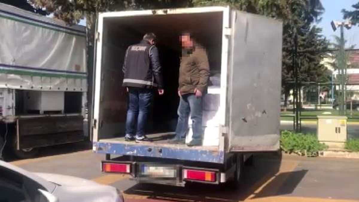 Kaçak sigaraya polis baskını