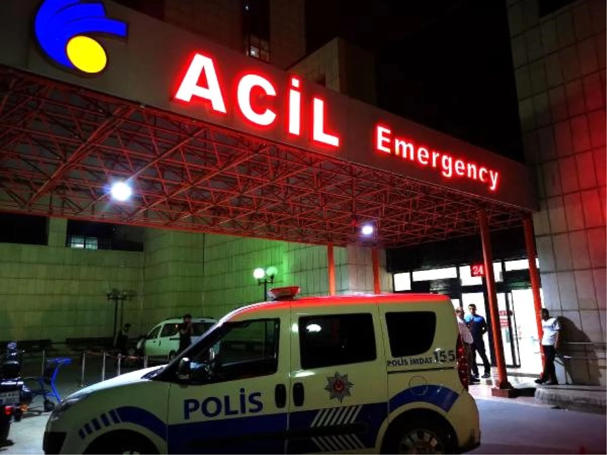 Malatya\'da otomobil kamyonete çarptı: 2 polis yaralı