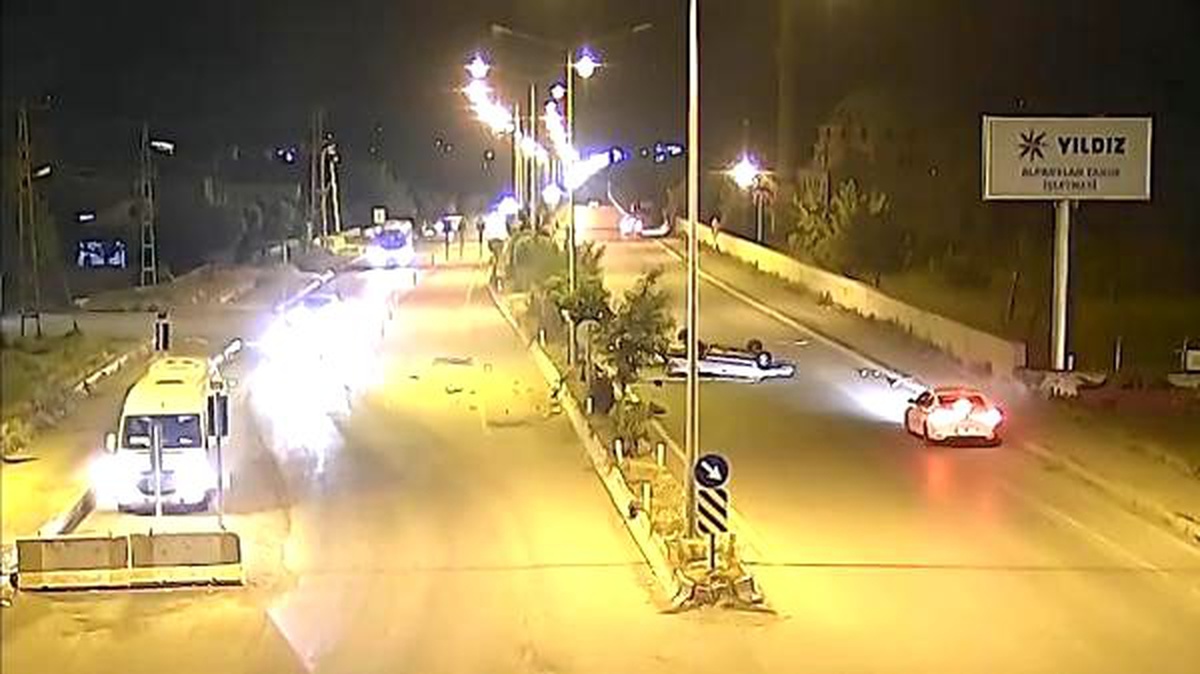 Muş\'taki kazalar Mobese kameralarına yansıdı