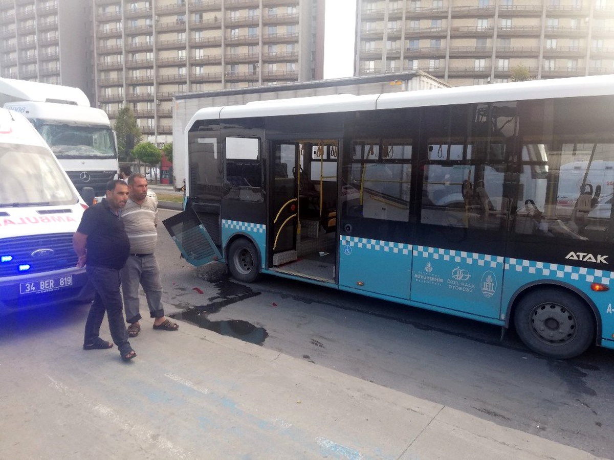 (Özel) Esenyurt\'ta zincirleme trafik kazası