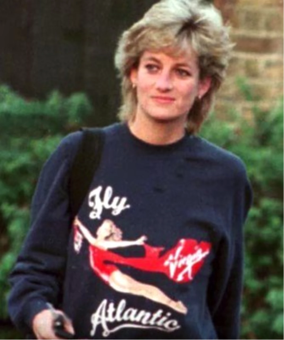 Prenses Diana\'nın sweatshirt\'ü 47 bin Euro\'ya satıldı